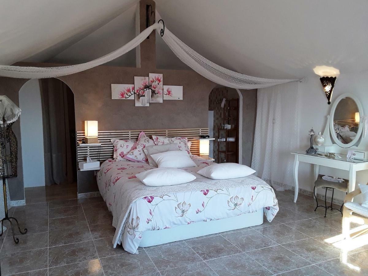 Casa Martinez & D'hotes A 3 Kms De Montserrat Valencia Homestay *